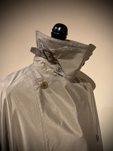 Load image into Gallery viewer, 472507 シルクコーティング ラグラントレンチコート