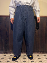 Load image into Gallery viewer, 462504 ワイドテーパード ワンウォッシュデニムパンツ