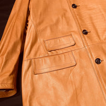 Load image into Gallery viewer, 直営店別注 472434 カウレザーカラーレスロングコート