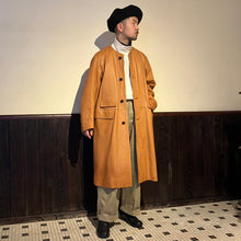 Load image into Gallery viewer, 直営店別注 472434 カウレザーカラーレスロングコート