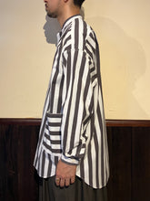 Load image into Gallery viewer, 422521 ボールドストライプ バンドカラーオーバーシャツ