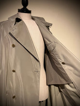 Load image into Gallery viewer, 472507 シルクコーティング ラグラントレンチコート