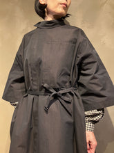 Load image into Gallery viewer, Women 372501 高密度シャンブレー アシンメトリーコート