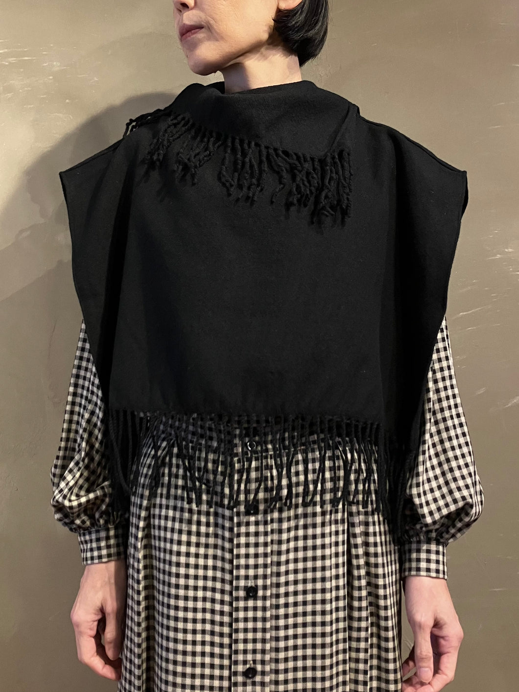 382501  ウールビエラ　フリンジネックウォーマー