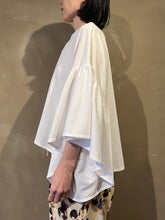 画像をギャラリービューアに読み込む, Woman's 612602 クルーネック ギャザーフリルスリーブTシャツ
