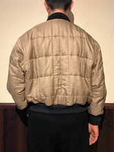 画像をギャラリービューアに読み込む, 472528  シルクキルティング　ノーカラーブルゾン
