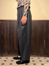 Load image into Gallery viewer, 462502　ウールフランネル　ワイドテーパードパンツ
