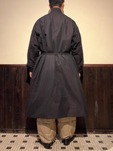 將圖片載入圖庫檢視器 472532  高密度シャンブレー　スタンドカラーロングコート
