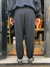 画像をギャラリービューアに読み込む, 462506  バランサーキュラーニット　トラックパンツ
