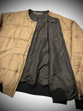 画像をギャラリービューアに読み込む, 472528  シルクキルティング　ノーカラーブルゾン
