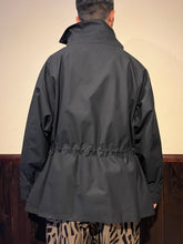 画像をギャラリービューアに読み込む, 472527  ワックスコットン　ハイネックプルオーバーブルゾン
