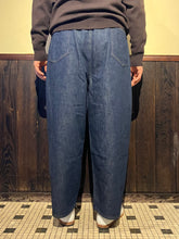 画像をギャラリービューアに読み込む, Woman's 462508  ワイドテーパード　ワンウォッシュ　デニムパンツ
