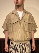 Load image into Gallery viewer, 822610 コットンシルクローン 半袖サファリシャツ
