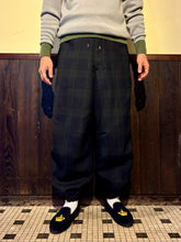 Load image into Gallery viewer, 462629 シェットランドウール チェックM51オーバーパンツ
