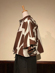 Women622533　 ペーパーカッティングプリント　クロップド　バンドカラーシャツ