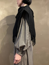 画像をギャラリービューアに読み込む, 382501  ウールビエラ　フリンジネックウォーマー
