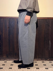 462501  ワイドテーパード　ブラックデニムパンツ
