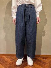 画像をギャラリービューアに読み込む, Woman's 462508  ワイドテーパード　ワンウォッシュ　デニムパンツ
