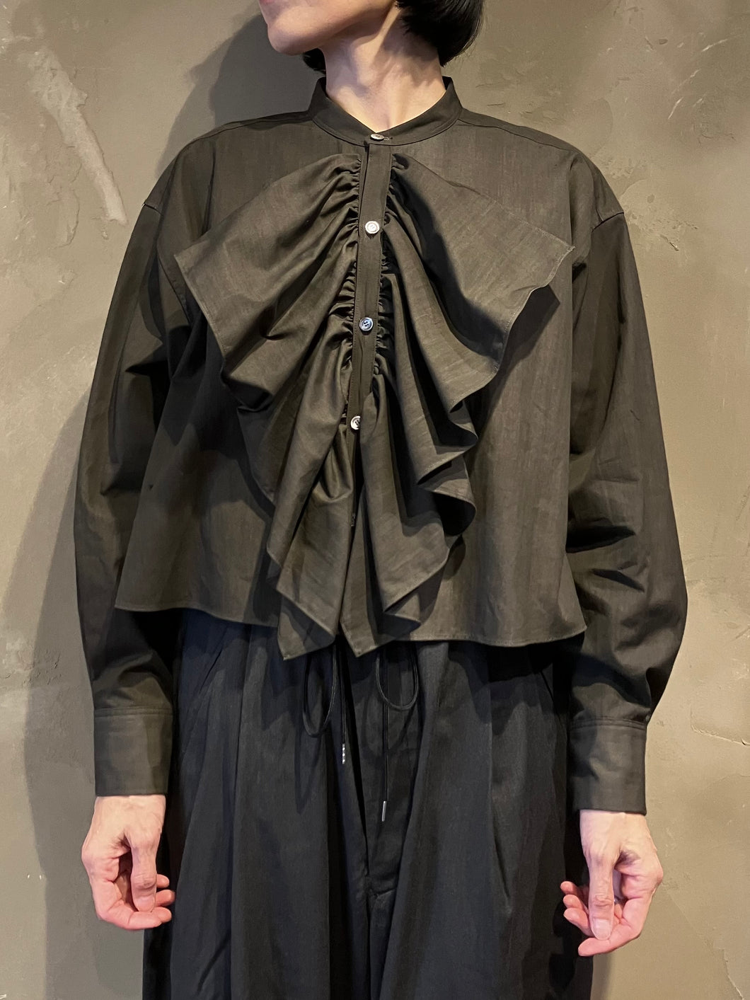 Women 322526 墨染ブロード　バンドカラー　フリルシャツ