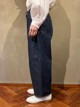 画像をギャラリービューアに読み込む, Woman's 462508  ワイドテーパード　ワンウォッシュ　デニムパンツ
