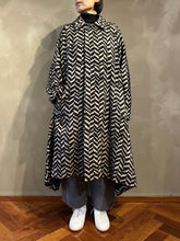 画像をギャラリービューアに読み込む, WOMEN&#39;S 472408 ウールロービングヘリンボーン  バルカラーコート
