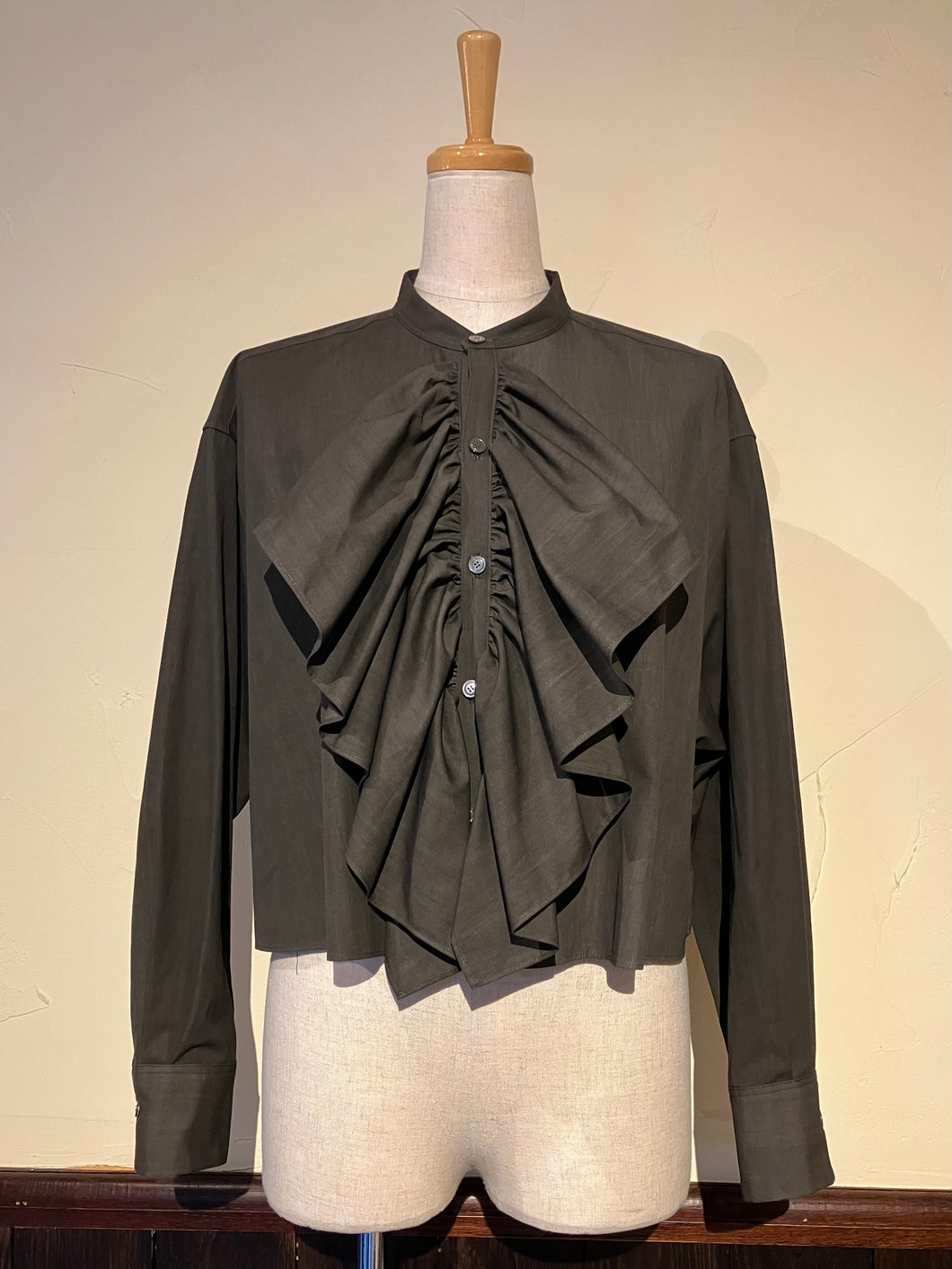Women 322526 墨染ブロード　バンドカラー　フリルシャツ