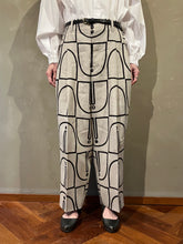 Load image into Gallery viewer, Women 862605 ウッドブロックプリント ツープリーツワイドテーパードパンツ
