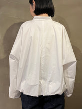 將圖片載入圖庫檢視器 Woman's 622621 高密度タイプライター スタンドカラーボリュームシャツ
