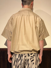 Load image into Gallery viewer, 822610 コットンシルクローン 半袖サファリシャツ
