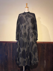 Women 322521 スクエアブラッシュプリント バンドカラー ロングワンピース