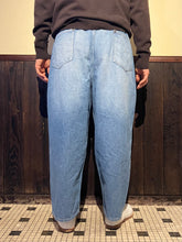 画像をギャラリービューアに読み込む, Woman's 462508  ワイドテーパード　ヴィンテージウォッシュ　デニムパンツ
