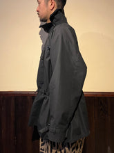 画像をギャラリービューアに読み込む, 472527  ワックスコットン　ハイネックプルオーバーブルゾン
